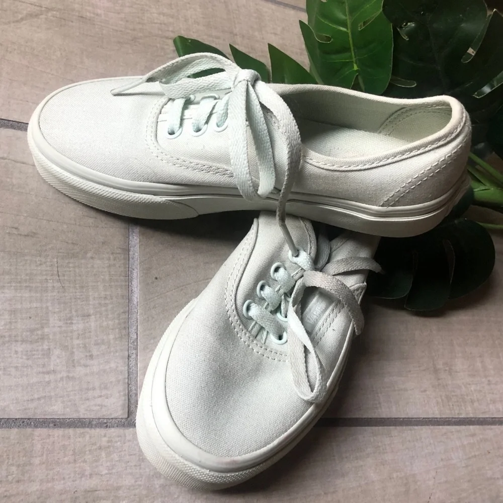Vans off the wall mint green classic lace up sneakers. Size 1
